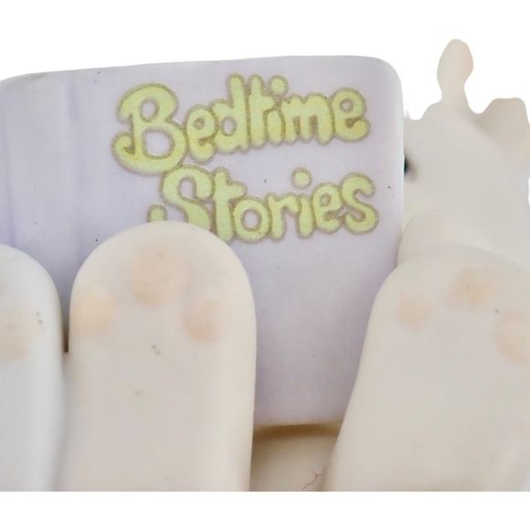 Precious Moments There are Two Sides to Every Story Bunny Rabbits Reading 325368 - Picture 4 of 10